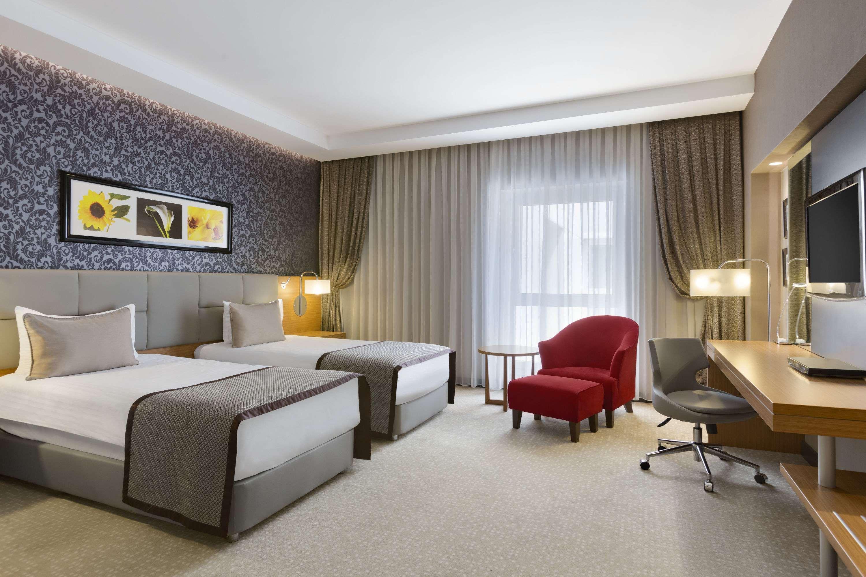 Ramada Plaza By Wyndham Izmit Cocaeli Exterior foto A room at the hotel