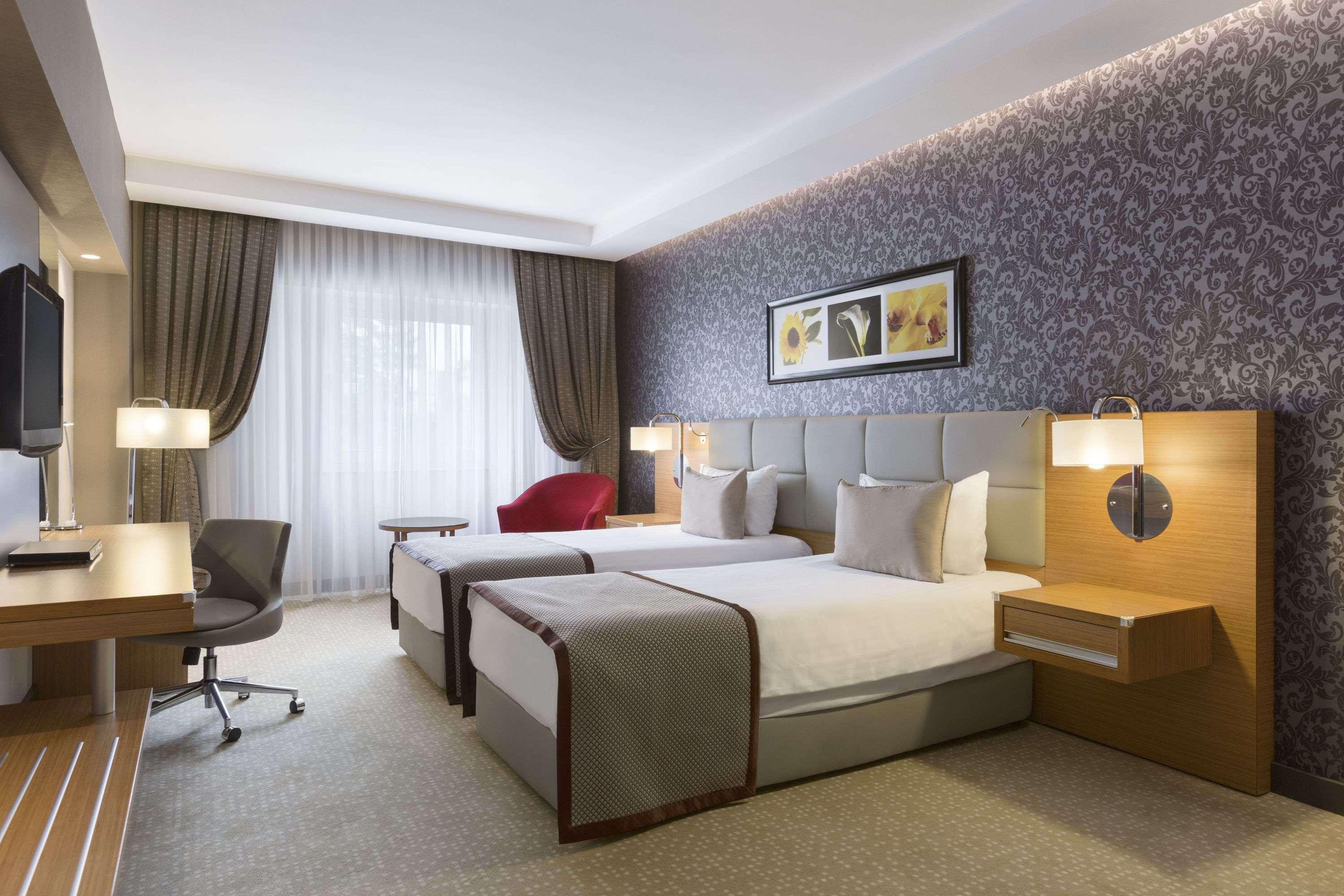 Ramada Plaza By Wyndham Izmit Cocaeli Exterior foto A room at the hotel