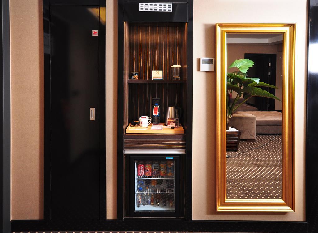 Ramada Plaza By Wyndham Izmit Cocaeli Exterior foto A wet bar in a hotel room
