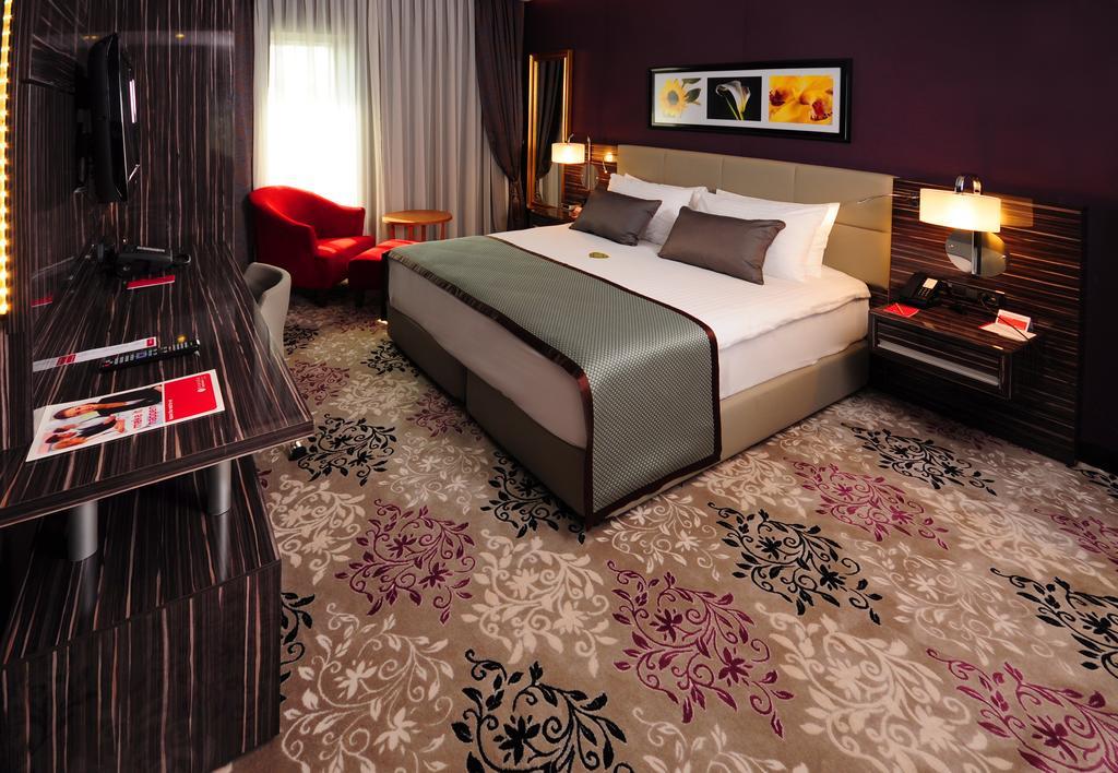 Ramada Plaza By Wyndham Izmit Cocaeli Exterior foto A room at the hotel