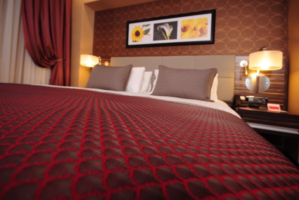 Ramada Plaza By Wyndham Izmit Cocaeli Exterior foto A bed