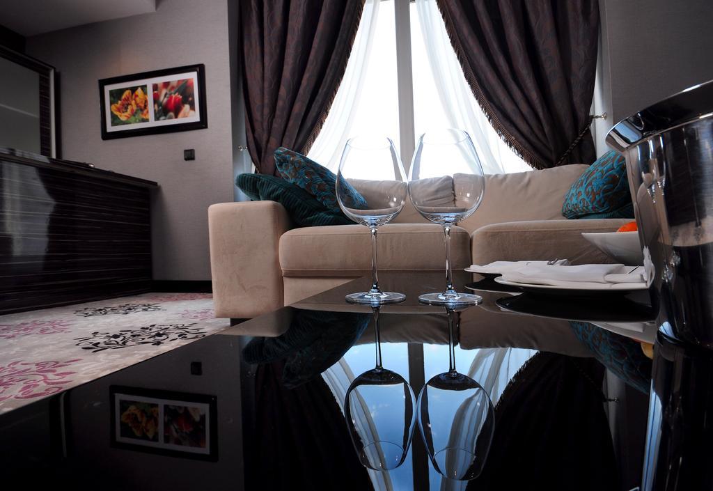 Ramada Plaza By Wyndham Izmit Cocaeli Exterior foto A living room