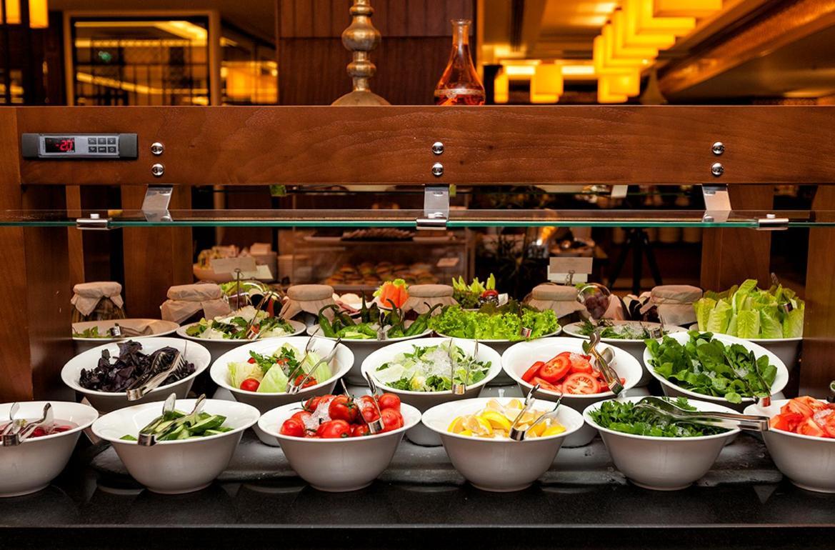 Ramada Plaza By Wyndham Izmit Cocaeli Exterior foto A salad bar